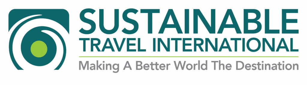 Logo de Sustainable Travel International, qui œuvre pour un tourisme durable